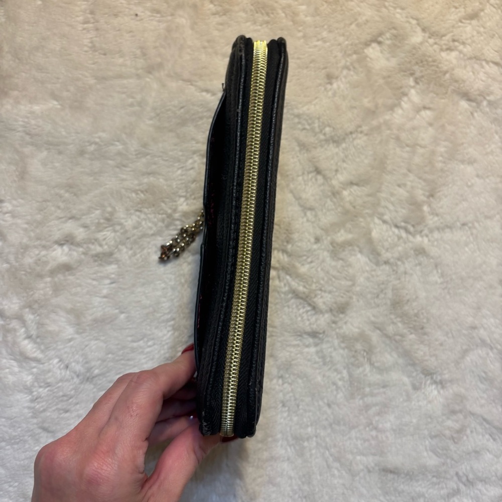 Betsey Johnson Wallet Black Cream Striped Wristlet Faux Leather Ziparound FLAWS - Picture 8 of 16